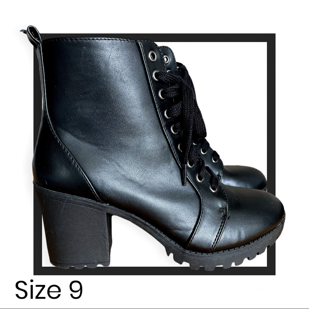 Time & Tru Black Lace Up Moto Boots Black Size 9 w/ Memory Foam